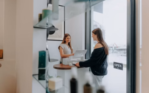 如何量化评估一个爆款内容在不同平台的复用效果？有哪些关键指标？