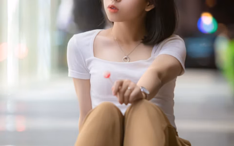 视频号知识店铺冷启动：如何用"免费试听+朋友圈裂变"实现首月10万营收？