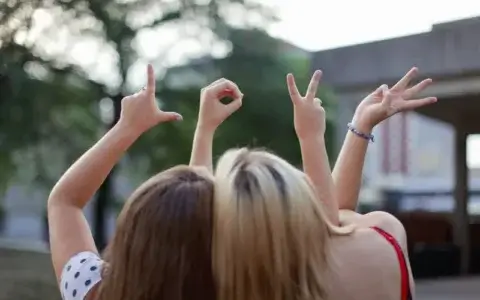 抖音知识付费新玩法：短视频挂载+直播间话术设计的“钩子矩阵”