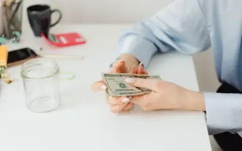 月销百万的课程海报长什么样？拆解5个高转化文案结构，照抄就行