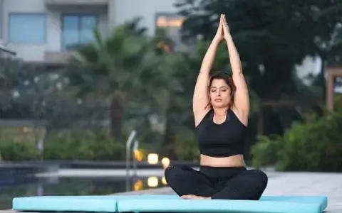 新手逆袭指南：如何用“热点嫁接法”1小时产出爆款标题？