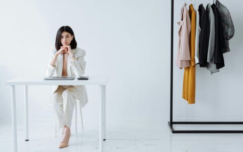 【上篇】别再熬夜拍视频了！用数字人当主播，我睡了一觉，账号涨了3000粉