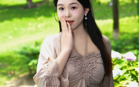 别再傻站着讲课了！学会这招构图技巧，视频播放量翻倍